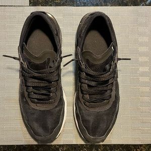 Black Nike Waffle One youth size 7.